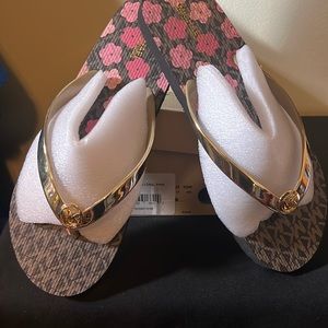 Michael Kors Gold Metallic/Floral Print Flip flop